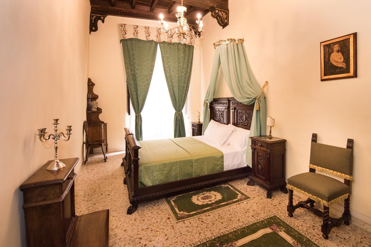 All'Ombra Della Torre Only Rooms Siena Exterior foto