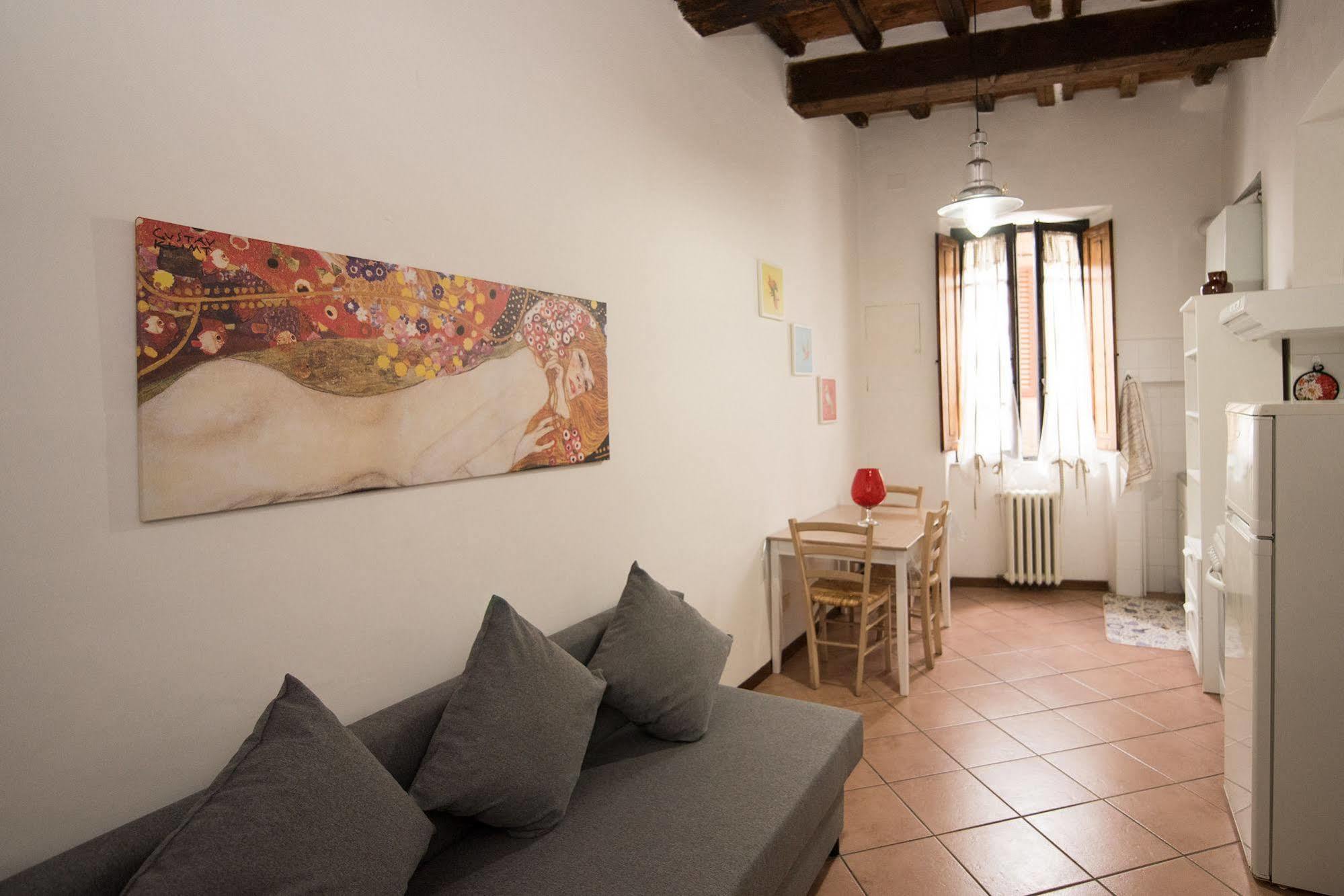 All'Ombra Della Torre Only Rooms Siena Exterior foto